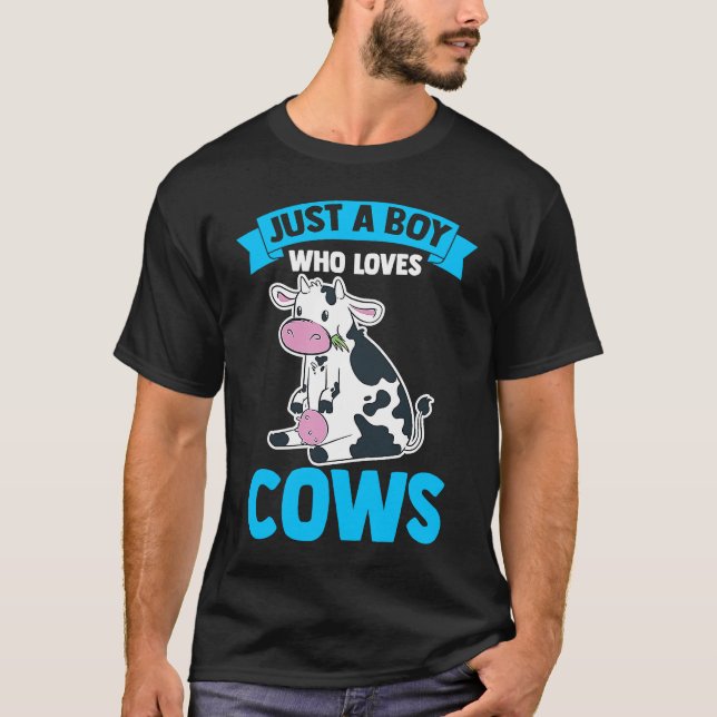Camiseta Dairy Cow Farmer Cow Farming Just A Boy Who Loves  (Frente)