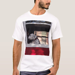 Camiseta Dálmata no Caminhão de Bombeiros
