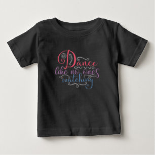 Camiseta Dança Engraçada Como Ninguém Assistindo Rainha