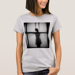 Camiseta Dançando como Fantasma Dentro da Gaiola de Vidro