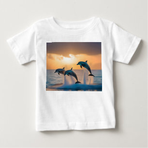 Camiseta Dançando no Suco: Três Golfinhos Pulando