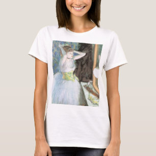 Camiseta Dançarina na Sala de Vestir por Edgar Degas
