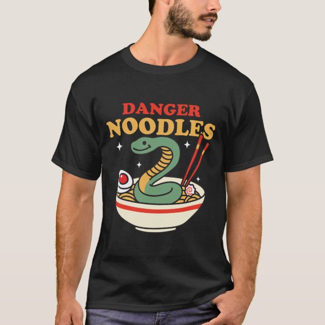 Camiseta Danger Noodles Cobra Ramen (Frente)