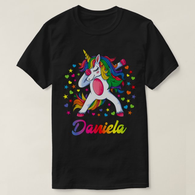 Camiseta Daniela Dabbing Unicorn Rainbow Nome Personalizado (Frente do Design)