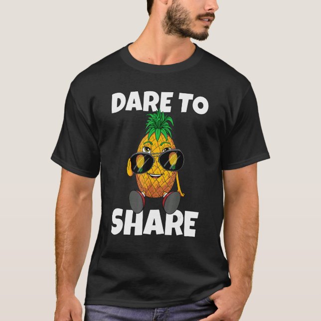 Camiseta Dare To Share Swinger Upside Down Sunglasses Pinea (Frente)
