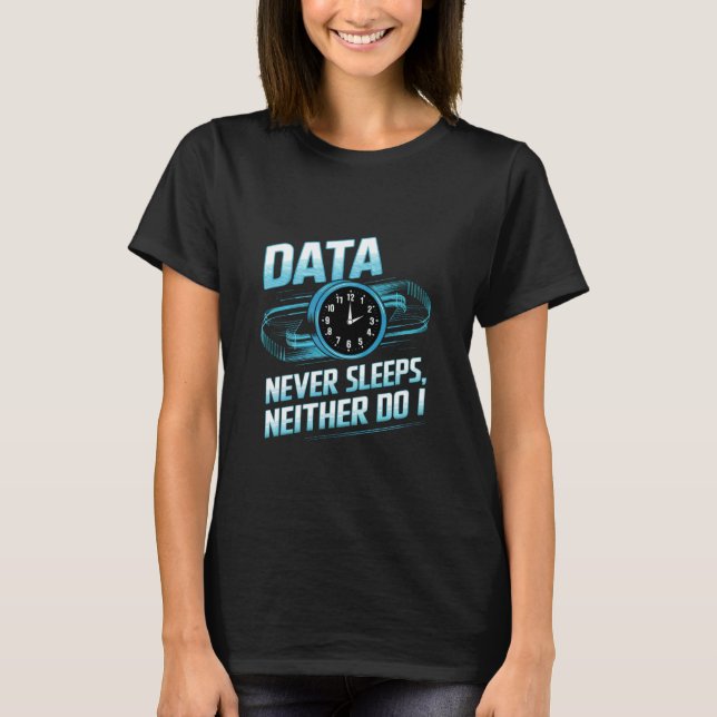 Camiseta Data Never Sleeps Data Engineer Data Analyst Engin (Frente)