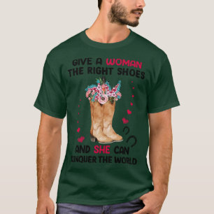 Camiseta Dê a uma mulher os calçados certos e ela pode conq