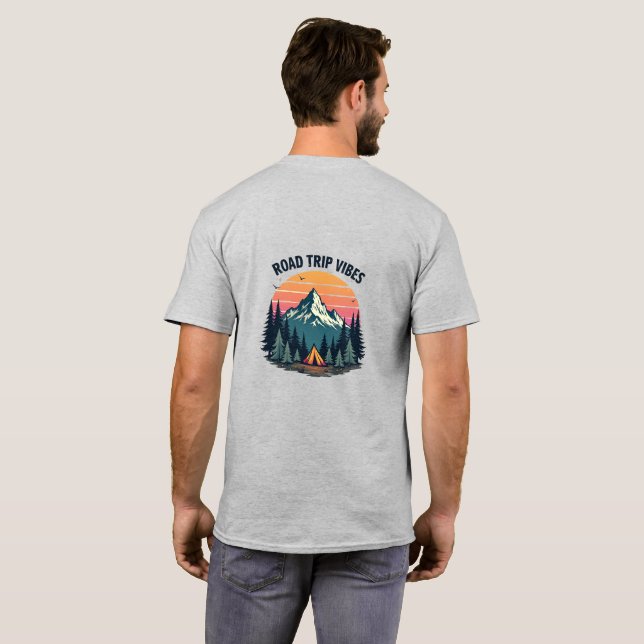 Camiseta de Acampamento ao Pôr do Sol (Parte Traseira Completa)