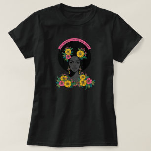 Camiseta de Afirmação Floral Ama a Ti Mesma Empo