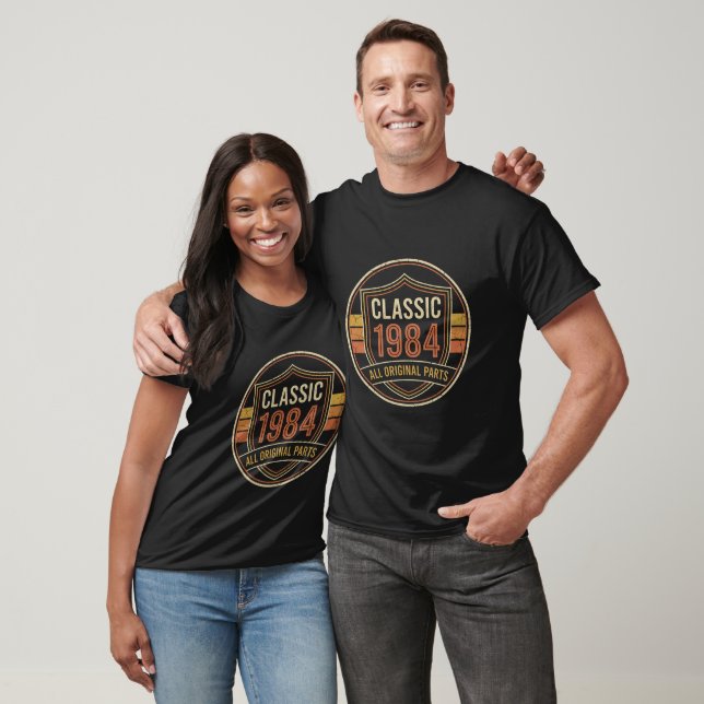 Camiseta de Aniversário com Emblema de Garagem Clá (Unissex)
