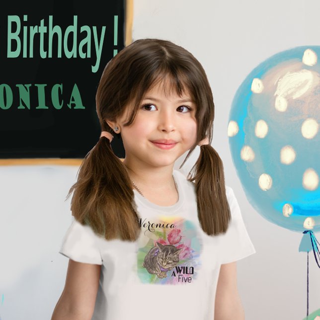 Camiseta de Aniversário de Menina Gato - Um Cinco  (A Wild Five - Cat Girl Birthday T-Shirt close up)