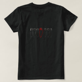 Camiseta de Arte Gráfica Minimalista com Alfinete