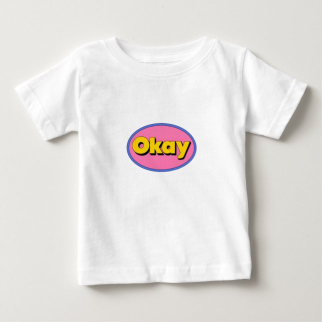 Camiseta de bebê com gráfico “Okay” fofo (Frente)