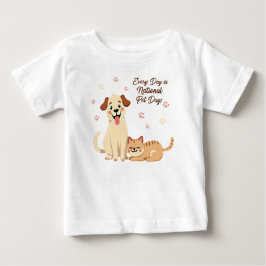 Camiseta de Bebê Fofa com Cachorro e Gato