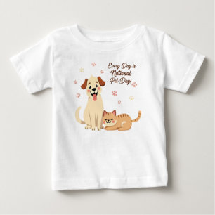 Camiseta de Bebê Fofa com Cachorro e Gato
