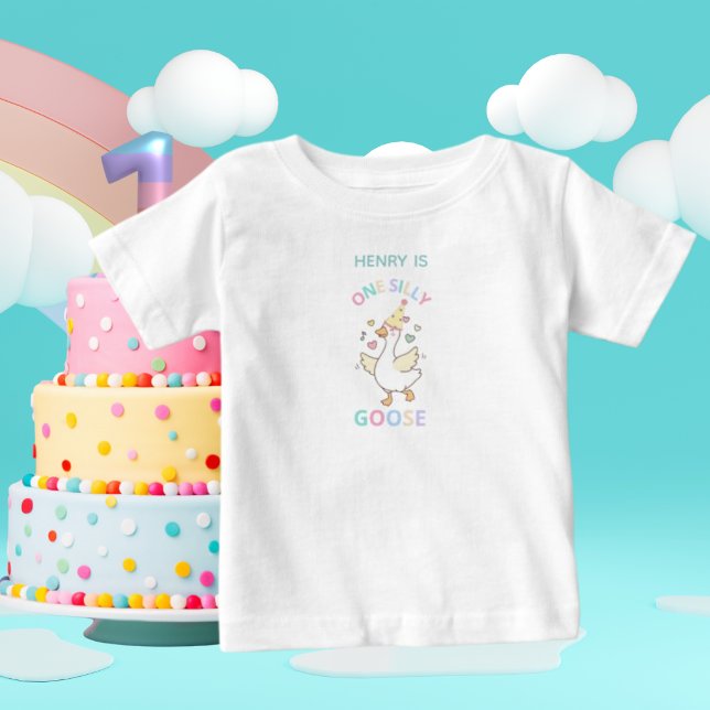 Camiseta de Bebê para Primeiro Aniversário de Uma  (Sweet "One Silly Goose" 1st birthday shirt! Soft, cute, and perfect for your little one's big day!)