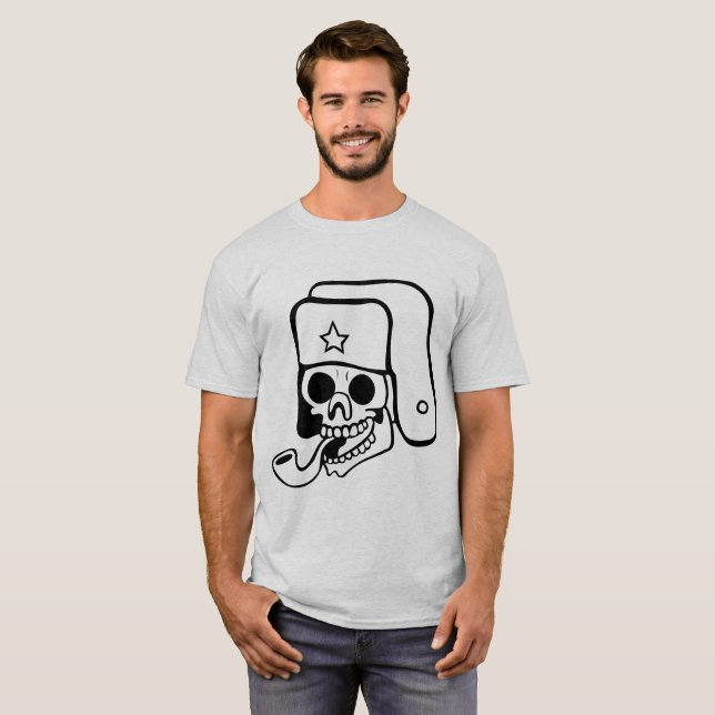 Camiseta de Caveira Divertida com Chapéu Russo Ush (Frente Completa)