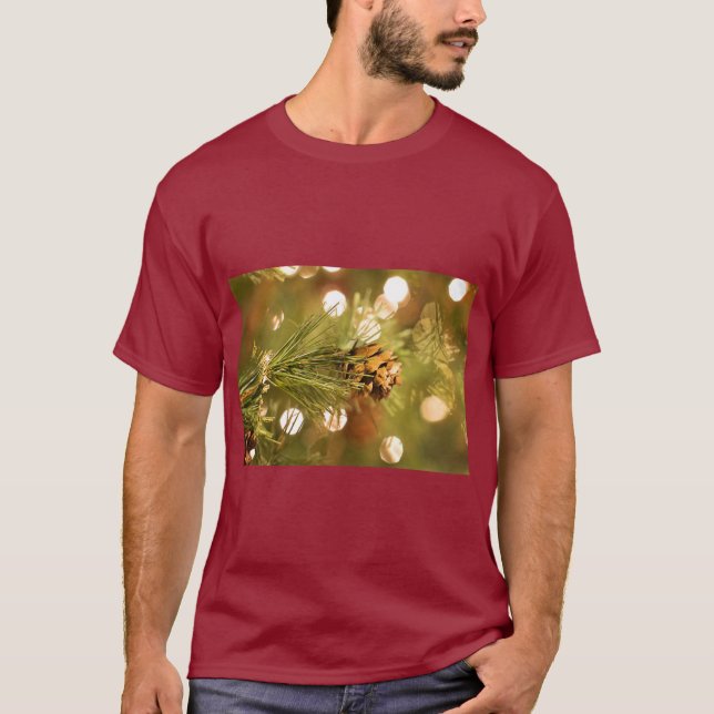 Camiseta de Cone de Pinheiro Rústico – Charme Natu (Frente)
