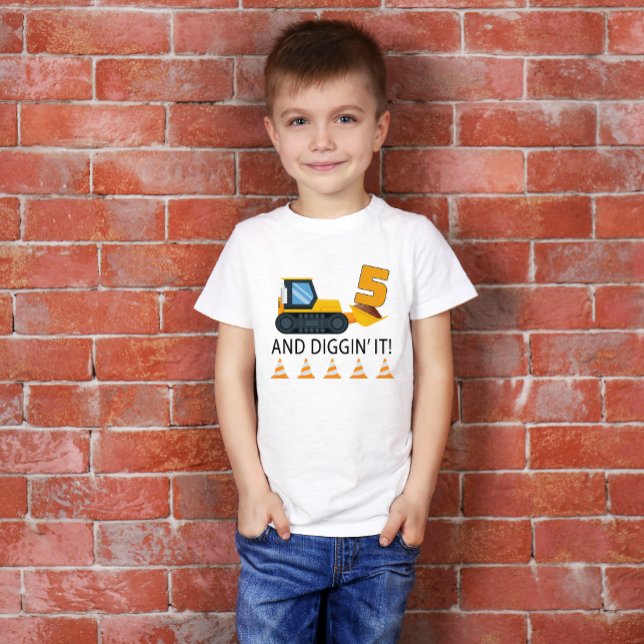 Camiseta de Construção de 5º Aniversário – Caminhã (Construction Themed Birthday Boy Tee)
