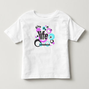 Camiseta de criança com um design alegre.