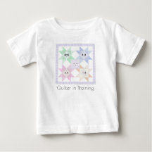 Camiseta de criança pequena em treinamento de colc