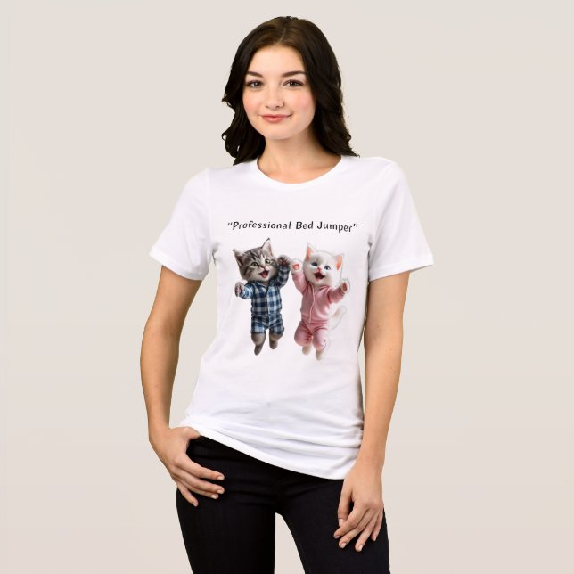 Camiseta de Gato Engraçado e Fofo – Salta Cama Pro (Frente Completa)