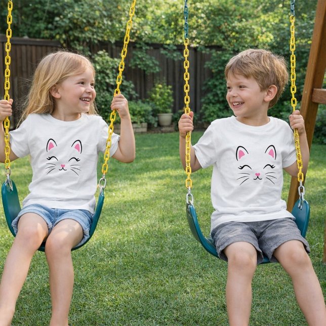 Camiseta de Gato Fofo Minimalista  (“Swinging into smiles with our cute cat‑face tees.”)