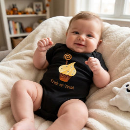 Camiseta de Halloween com Cupcake Laranja e Texto