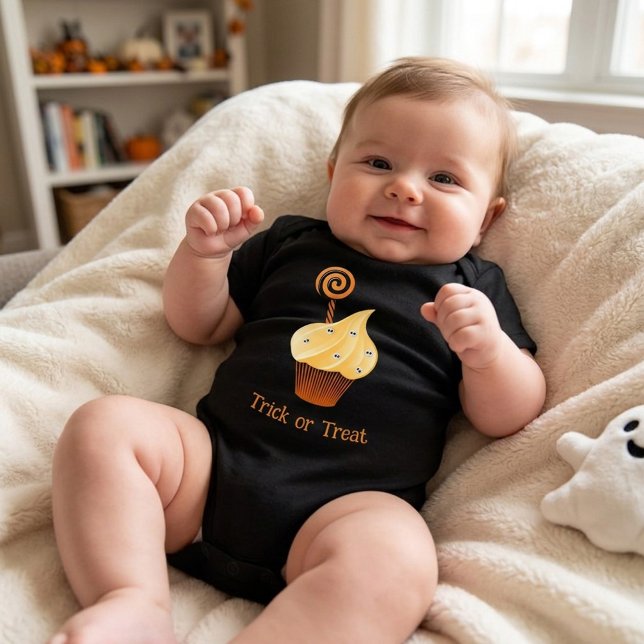 Camiseta de Halloween com Cupcake Laranja e Texto  (Criador carregado)