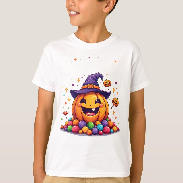 Camiseta de Halloween com Pilha de Doces de Abóbor (Frente)