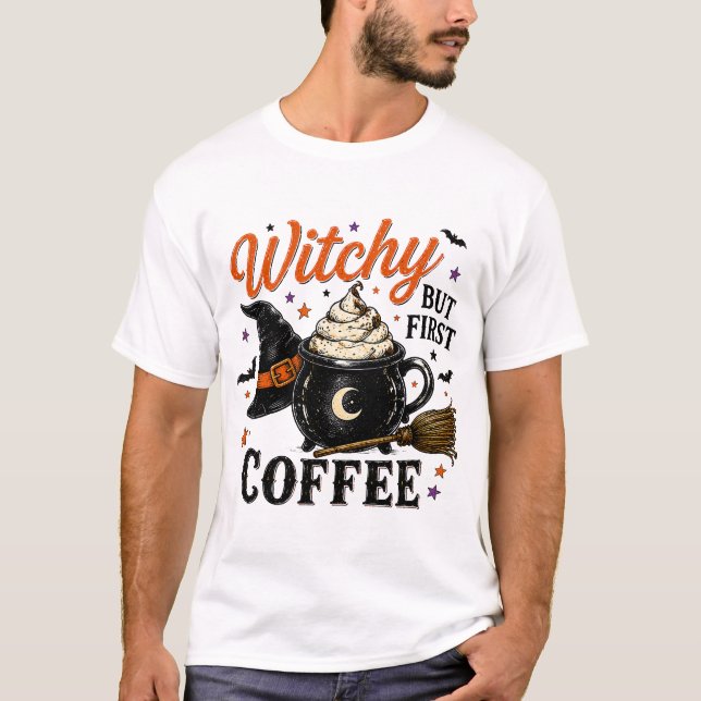 Camiseta de Halloween Witchy But First Coffee (Frente)