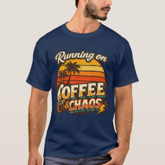 Camiseta de Humor Coffee & Chaos para Vida Ocupada