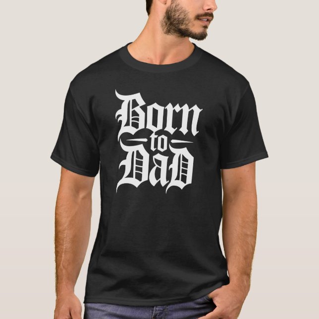 Camiseta de Letra Clássica Gótica - Nascido para o (Frente)