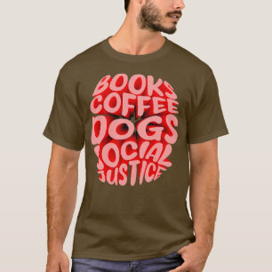 Camiseta de Livros e Café e Cães e Justiça Social