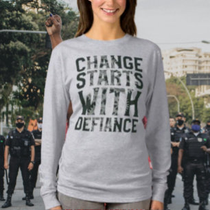 Camiseta de Manga Longa Change Starts With Defianc