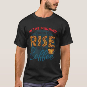 Camiseta De manhã quando eu me levantar, me dê um bebedor d