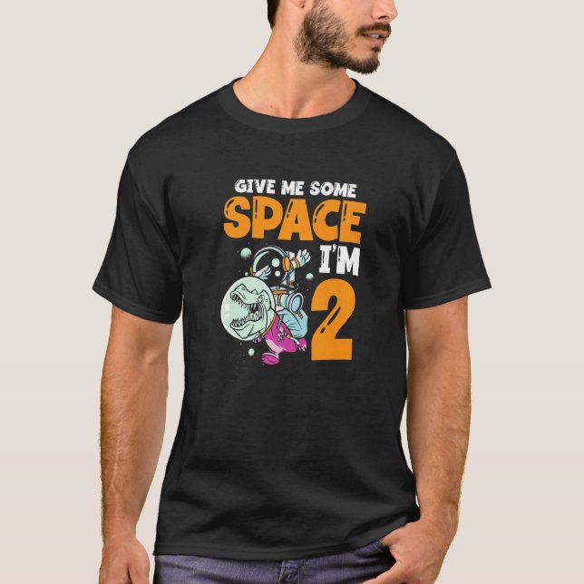 Camiseta Dê-me espaço Eu sou 2 astronautas Feliz (Frente)