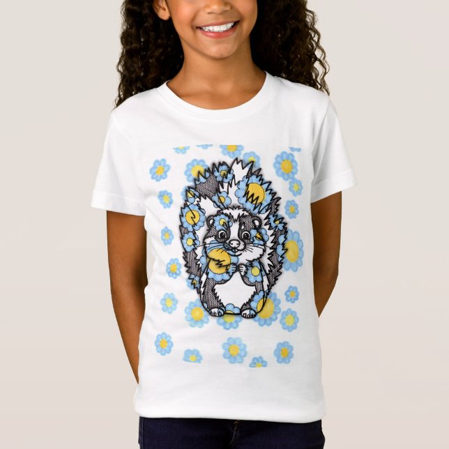 Camiseta de meninas com flores azuis e um gambá fo (Frente)