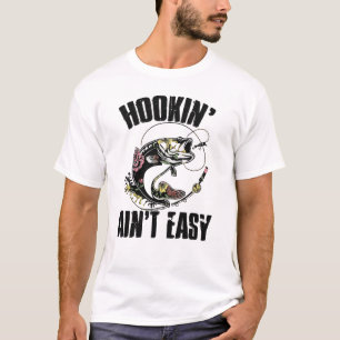 Camiseta de Pesca Hookin’ Ain’t Easy – Camisa engr