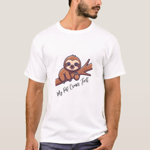 Camiseta de Preguiça Fofa Pendurada na Árvore