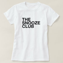 Camiseta de Tipografia Minimalista - The Snooze Cl