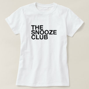 Camiseta de Tipografia Minimalista - The Snooze Cl