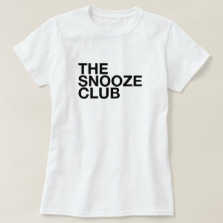 Camiseta de Tipografia Minimalista - The Snooze Cl