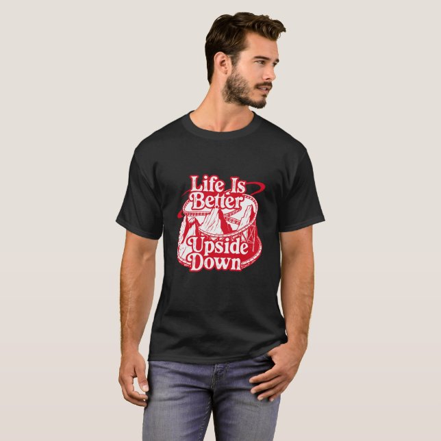Camiseta de Tipografia Virada de Cabeça (Frente Completa)