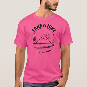 Camiseta Dê um passeio  Retro andarilho ao ar livre Camping