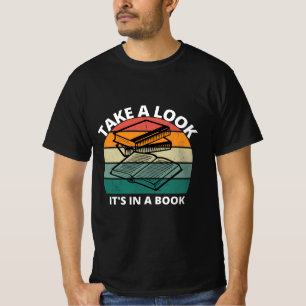 Camiseta Dê uma olhada em um livro