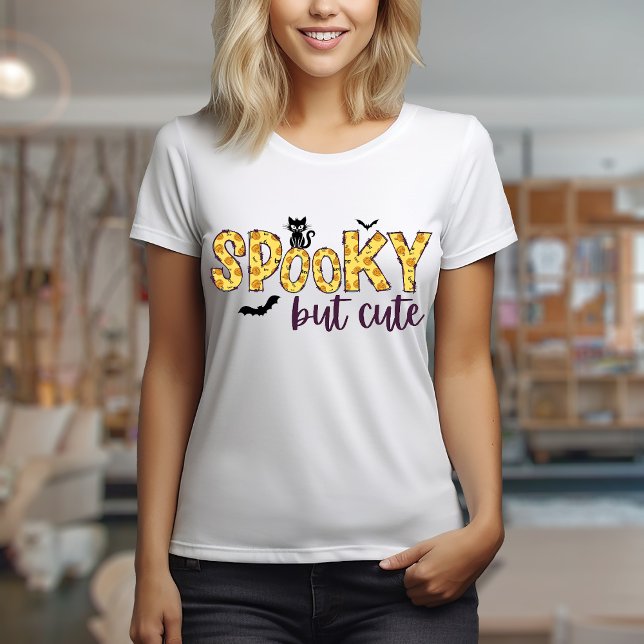 Camiseta de versão assustadora, mas fofa (Spooky but cute doodle letters t-shirt design)