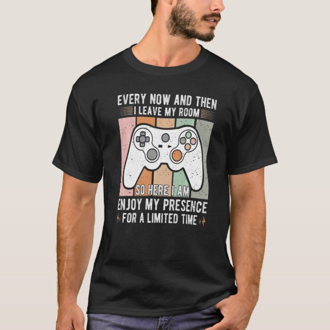 Camiseta de vez em quando eu deixo meu quarto   jogo Premiu (Frente)
