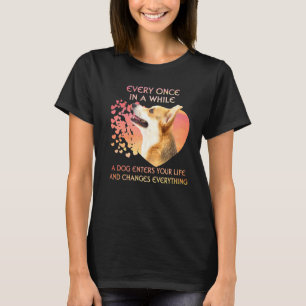Camiseta De Vez Em Quando Um Cachorro Entra Na Sua Vida