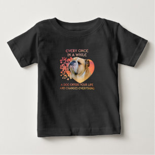 Camiseta De Vez Em Quando Um Cão Entra Sua Vida